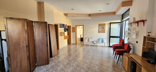 Putignano 2000 Locale Angolare Ideale Per Ufficio, Ottimo Stato.